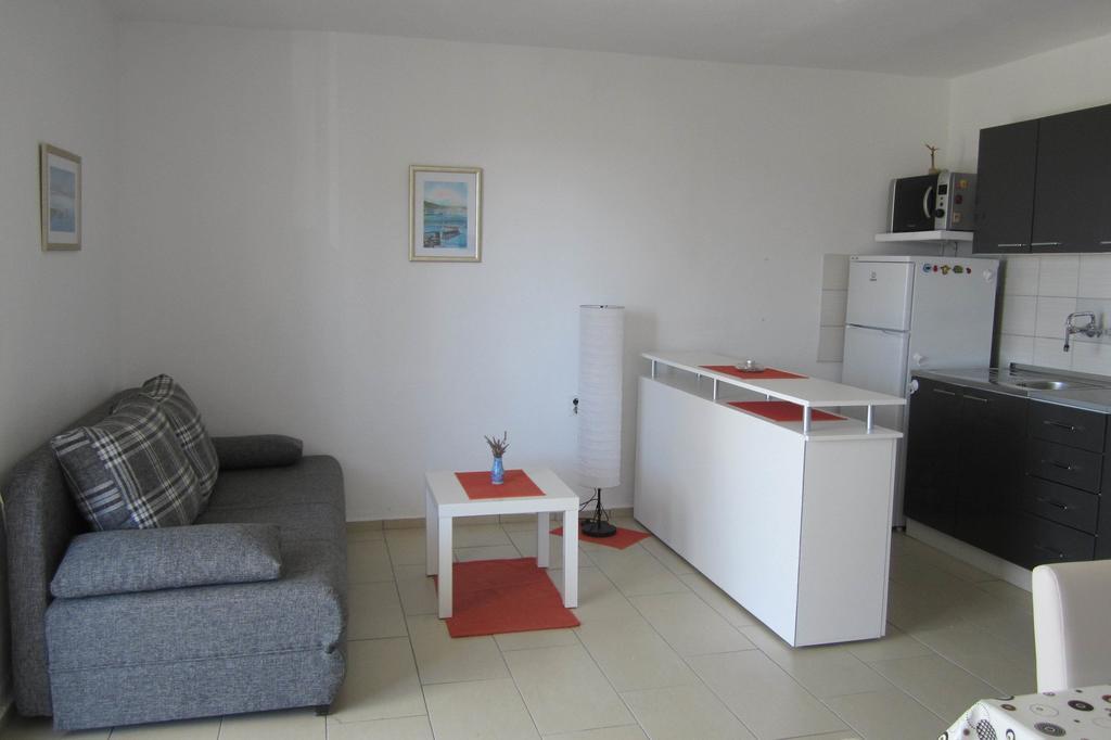Holiday Home Mirta باكوشتاني الغرفة الصورة
